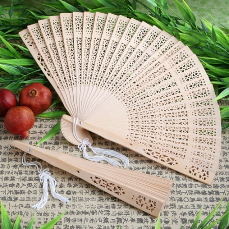 sandalwood-fan-favor