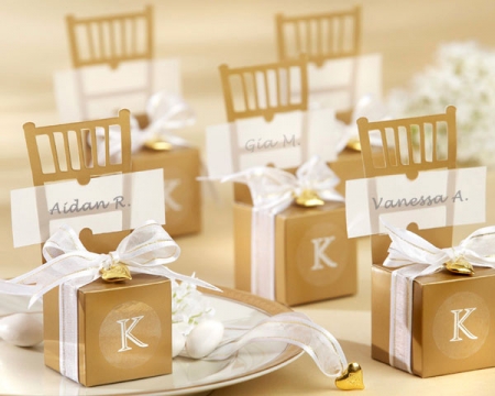 miniature-gold-chair-favor-box-with-heart-charm-and-ribbon